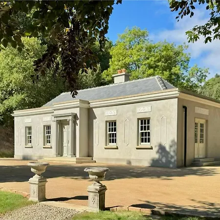 The Hunting At Clonwilliam Villa *